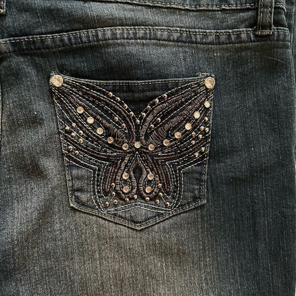 V.I.P. Jeans Distressed Dark Wash Embellished Pocket Skinny Jeans Size 15/16 NEW - Picture 11 of 12